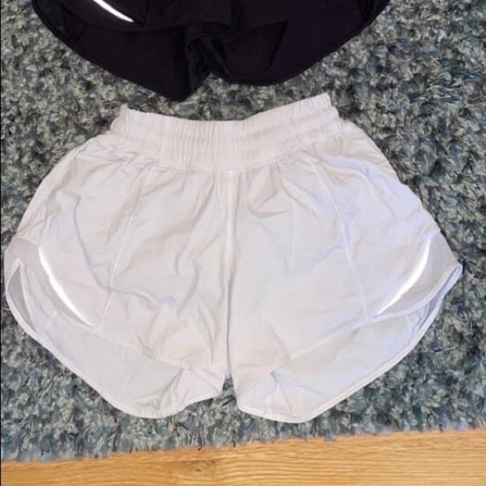 white lululemon hotty hot shorts size 4 tall